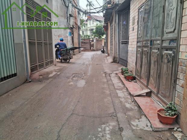 BÁN NHÀ CẤP 4 – PHỐ THẠCH BÀN – Ô TÔ ĐỖ CỬA – VÀI BƯỚC RA MẶT PHỐ - 44M2 HƠN 6 TỶ - 1