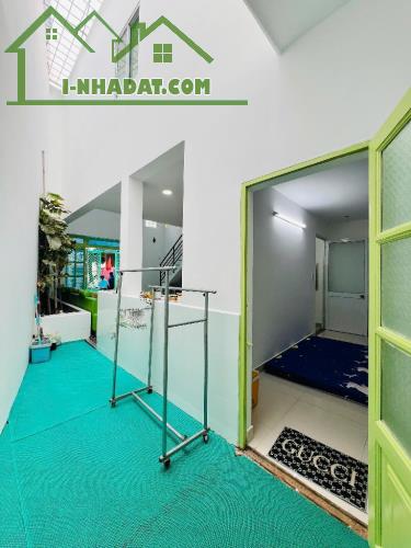 NGỘP!! 3.x Tỷ - Nhà 72m² Nở Hậu - SHR, Hẻm Xe Hơi - Trung Tâm Q12, Qua Gò Vấp Chỉ 10p - 2
