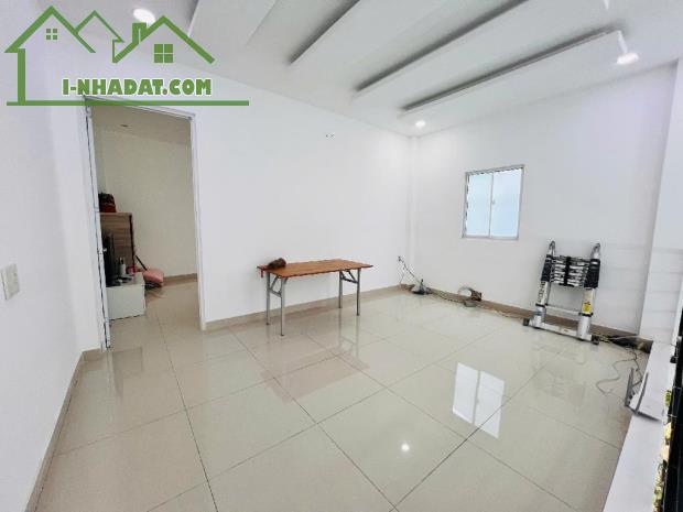 NGỘP!! 3.x Tỷ - Nhà 72m² Nở Hậu - SHR, Hẻm Xe Hơi - Trung Tâm Q12, Qua Gò Vấp Chỉ 10p - 1