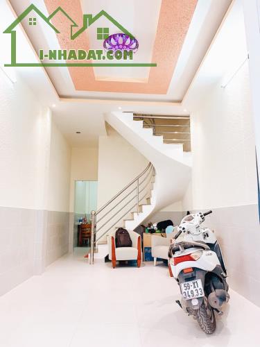 Mặt tiền Dương Bá Trạc 3.5x13 chỉ 14 tỷ 5