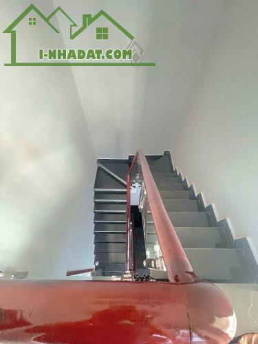 Nhà 3 tầng Lê Văn Việt, TNPB, ngay Vincom Plaza, 60m2, ngang 5m, ở ngay, 5.15 tỷ - 4