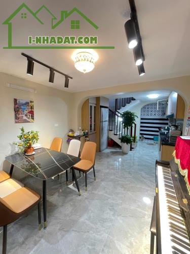 Bán nhà phố Trương Định, Hoàng Mai 49m, nhà 5 tầng. Giá: 8.36 tỷ. LH: 0937158386 - 3