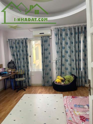 NHÀ TẦM TIỀN BỒ ĐỀ 35M, MT5M, Ô TÔ ĐỖ CỬA, NGÕ NÔNG, SÁT PHỐ, HÀNG XÓM TRƯỜNG WELLSPRING