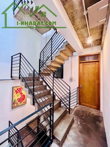 SIÊU HIẾM - TÒA NHÀ VĂN PHÒNG - CHDV 5 TẦNG - 8Mx18M - 3 MẶT TIỀN KINH DOANH - ĐƯỜNG NHỰA - 3