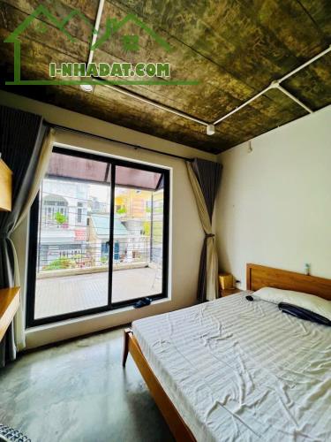 SIÊU HIẾM - TÒA NHÀ VĂN PHÒNG - CHDV 5 TẦNG - 8Mx18M - 3 MẶT TIỀN KINH DOANH - ĐƯỜNG NHỰA - 2