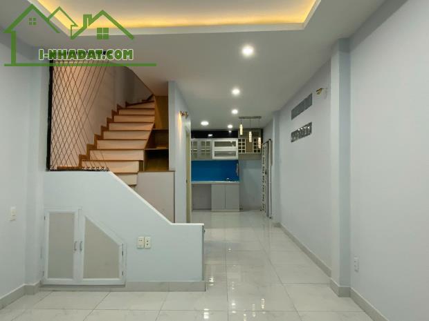 Lạc Long Quân, Tân Bình, 32m2 ngang 4m, Hẻm rộng thoáng, 2 tầng, chỉ nhỉnh 3 tỷ - 3