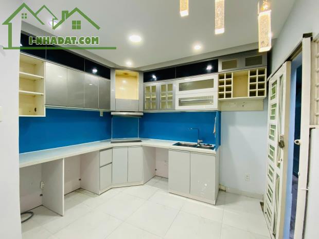 Lạc Long Quân, Tân Bình, 32m2 ngang 4m, Hẻm rộng thoáng, 2 tầng, chỉ nhỉnh 3 tỷ