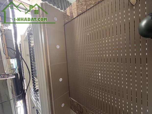 BÁN NHÀ PHỐ TRẦN KHÁT TRÂN -LÔ GÓC - MT 4m - THANG MÁY - GIÁ 8.x tỷ - 5