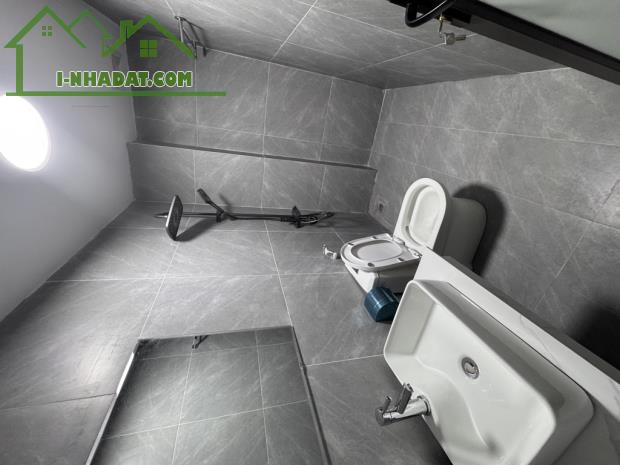 BÁN NHÀ PHỐ TRẦN KHÁT TRÂN -LÔ GÓC - MT 4m - THANG MÁY - GIÁ 8.x tỷ