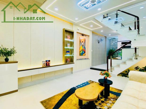 Bán nhà mặt tiền Nguyễn Thi ngay bưu điện phường 13 quận 5, DT: 5x18m, 3 lầu, giá 37 tỷ