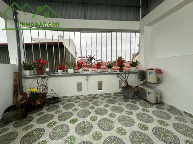 Bán nhà đẹp, ô tô đỗ cửa, vị trí đắc địa - nhỉnh 6tỷ - 2