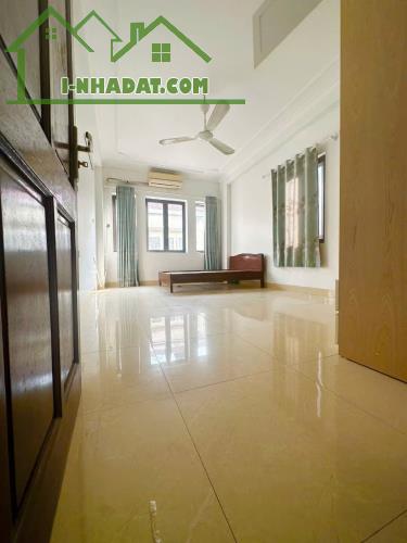 Cho thuê nhà nguyên căn ngõ Giáp Bát, Hoàng Mai 5 tầng, 40m2, 3 ngủ khép kín, 11 Triệu - 1