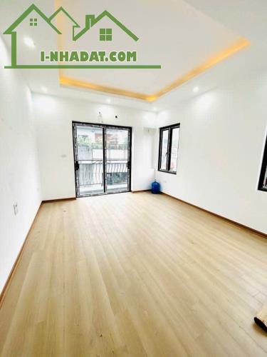 Cho thuê nhà nguyên căn ngõ Giáp Bát, Hoàng Mai 5 tầng, 40m2, 3 ngủ khép kín, 11 Triệu - 3