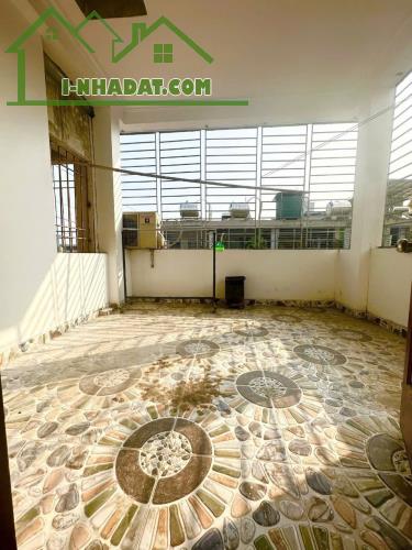 Cho thuê nhà nguyên căn ngõ Giáp Bát, Hoàng Mai 5 tầng, 40m2, 3 ngủ khép kín, 11 Triệu - 4