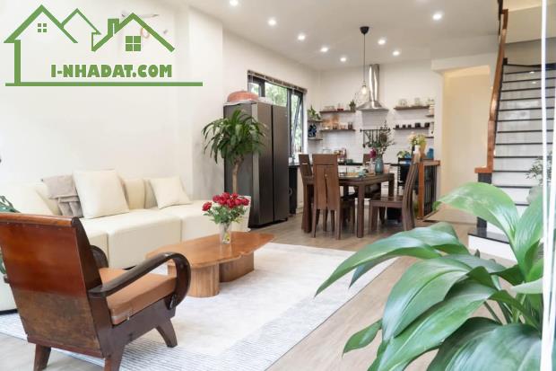 Bán Nhà Đẹp Tây Hồ, Lạc Long Quân, 5 Tầng Ở Ngay, Dân Xây Tự Thiết Kế Tâm Huyết, Giá 11 Tỷ
