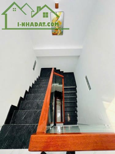 HẺM XE HƠI VÔ NHÀ - NGAY AEON TÂN PHÚ - 68M2 - 3 TẦNG - MỚI Ở NGAY - CHỈ 6 TỶ 1 - 2