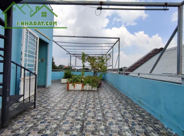 Nhà lô góc mặt tiền TânHiệp 14 ,HM , 4Tx 135 m2 . Giá chỉ  6.2 tỷ (TL). - 1