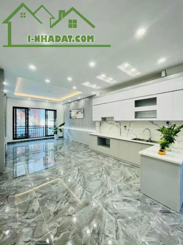 Bán nhà ngõ 117 Thái Hà cực đẹp 40m2, 6T thang máy, MT5.3m quanh 11 tỷ hiếm Đống Đa