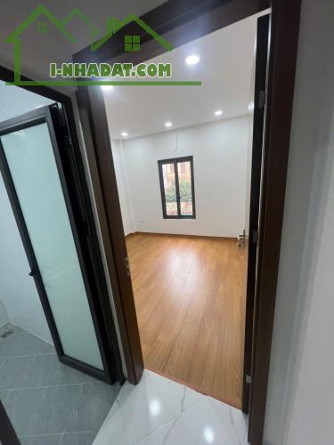 Cho thuê nhà nguyên căn ngõ 41 Tựu Liệt, 36m2, 4 tầng, 5 ngủ, 10 Triệu - 4