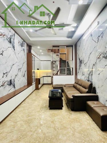 Bán Nhà THÁI HÀ, 30m², 5 Tầng, Vị Trí Cực Đẹp, Ngõ Thông, View Thoáng Vĩnh Viễn, Gió