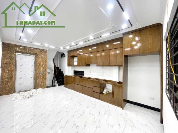Nhà mới 5 tầng thang máy ngõ thông Đào Tấn, DT33m2 giá 7.5 tỷ - 2
