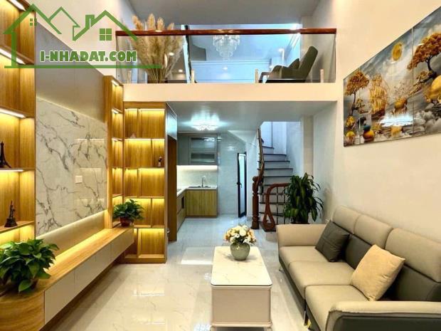 NHÀ ĐẸP GẦN MẶT PHỐ TÔN ĐỨCTHẮNG - ĐỐNG ĐA - 30M2 X 5 TẦNG GIÁ 7.9 TỶ