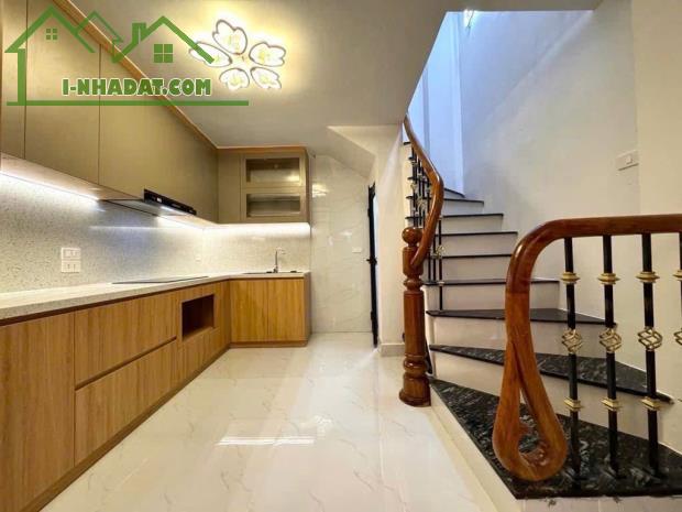 NHÀ ĐẸP GẦN MẶT PHỐ TÔN ĐỨCTHẮNG - ĐỐNG ĐA - 30M2 X 5 TẦNG GIÁ 7.9 TỶ - 2