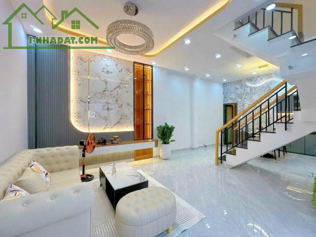 BÁN NHÀ ĐÌNH PHONG PHÚ - HẺM XE HƠI - 6 TỶ - 60M2