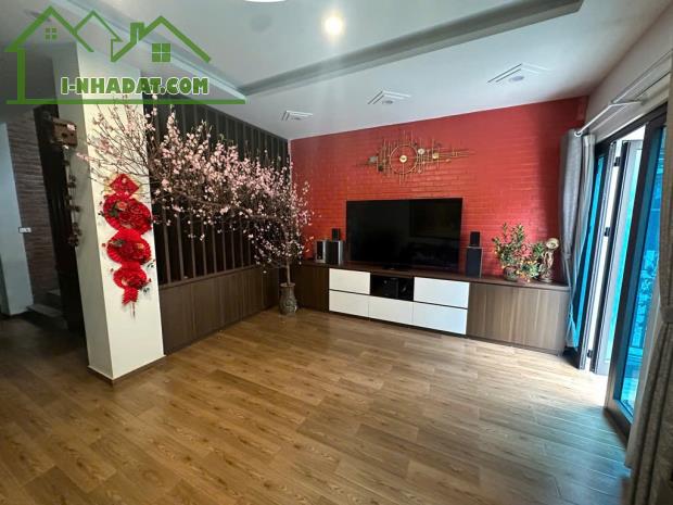 BÁN NHÀ THẠCH BÀN - OTO 7 CHỖ ĐỖ CỬA - NHÀ ĐẸP Ở LUÔN - FULL NỘI THẤT - 3