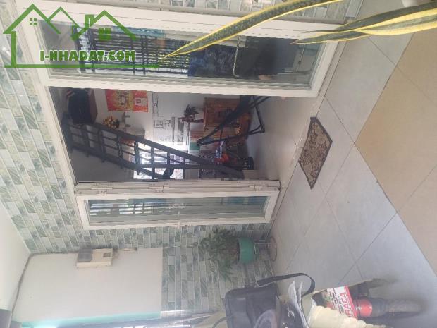 NHÀ BÁN: Đ NGUYỄN THỊ THẬP. P. TÂN PHÚ KẾ PMH QUẬN 7.DT 57 M2.4 TẦNG.5 PN.GIÁ CHỈ 8.4 TỶ.