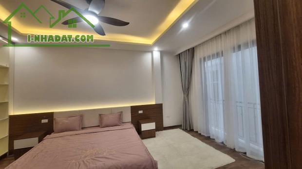 CẦU GIẤY Ô TÔ ĐỖ CỬA - KINH DOANH - 7 TẦNG THANG MÁY - NỞ HẬU - NỘI THẤT ĐẸP - 2