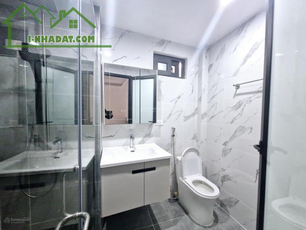 CẦU GIẤY Ô TÔ ĐỖ CỬA - KINH DOANH - 7 TẦNG THANG MÁY - NỞ HẬU - NỘI THẤT ĐẸP - 3