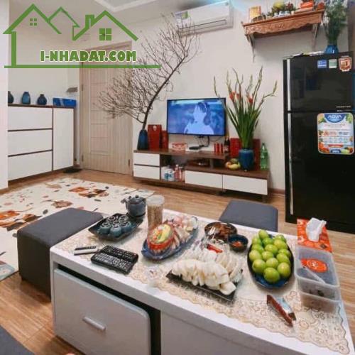 Cần bán căn hộ ở Ruby 2 Giang Biên 52m2 2pn full nội thất đẹp view Vinhomes giá 2,65 tỷ. - 2
