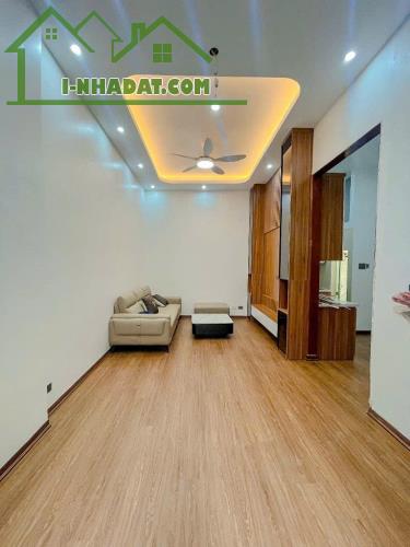 Bán nhà Phố Phương Mai_Vị Trí Trung Tâm_Lô Góc Thoáng Sáng_31mx6T_Giá: 6.8 Tỷ_Lh: - 2