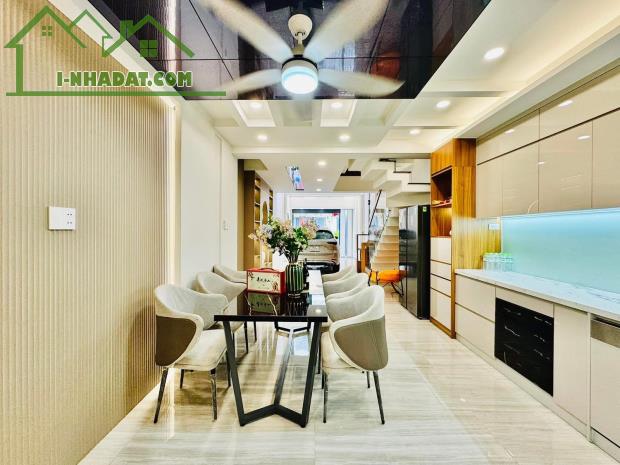 Định cư bán nhà hẻm 6m cho thuê 15 triệu. Giá 3,35 tỷ DT 61,6m2. Cao Đạt, Phường 1, Quận 5