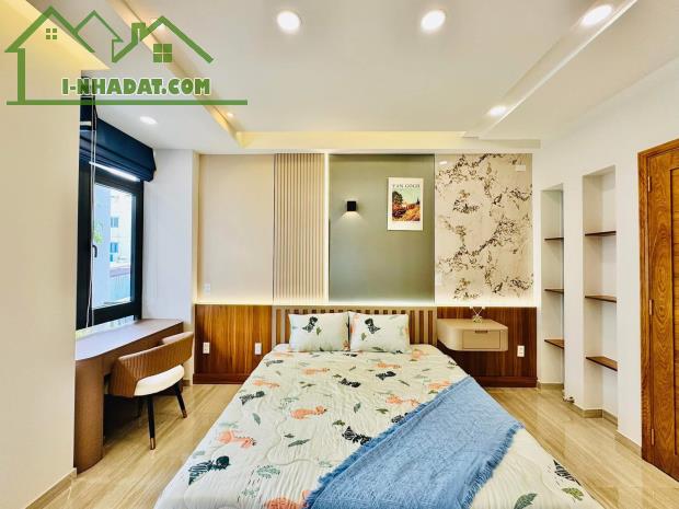 Định cư bán nhà hẻm 6m cho thuê 15 triệu. Giá 3,35 tỷ DT 61,6m2. Cao Đạt, Phường 1, Quận 5 - 1