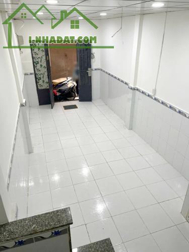 Nhà hẻm Tùng Thiện Vương sau lưng căn mặt tiền P13Q8 - 1