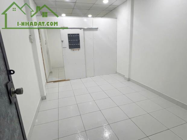 Nhà hẻm Tùng Thiện Vương sau lưng căn mặt tiền P13Q8 - 4