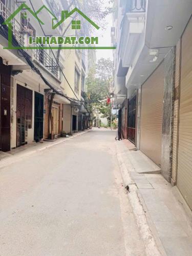 Chủ nhà cần b..á..n gấp nhà đẹp khu Mỹ Đình 30M2, 4 Tầng.   Nhà nằm trong ngõ cực rộng, th