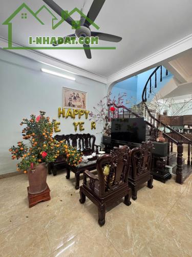 Nhà đẹp Trương Định, ô tô 7 chỗ vào nhà, 71m2 siêu rộng, 4 tầng, ngay cạnh Nam Đô, sổ đẹp