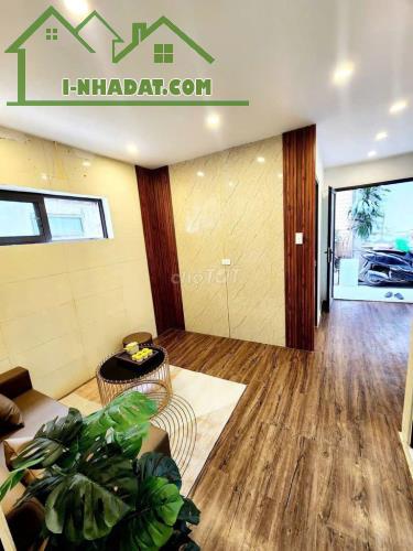 Siêu hiếm bán căn hộ Tập thể Tầng 1 có sổ đỏ 33m2, 2 ngủ Phố 8 - 3, 20m ra chợ 8 - 3 - 2