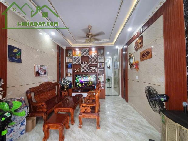 CHỦ GỞI BÁN NHÀ (HOÀN CÔNG) 1TRỆT 2LẦU. DT: 80M2 (DT: SÀN 195M) KDC HOÁ AN. GIÁ CHỈ 3,6 TỶ - 2