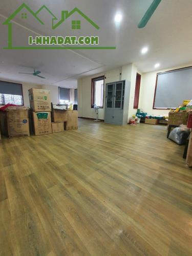BÁN GẤP TRONG TUẦN - NHÀ MẶT PHỐ LONG BIÊN LÔ GÓC - 1