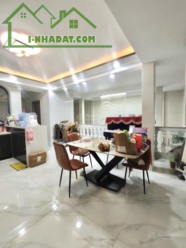 Nhà 4 tầng, 130m2, ngay Nguyễn Duy Trinh, ngang hiếm 7m, nhỉnh 8 tỷ