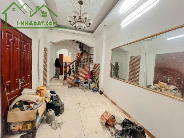 Siêu phẩm lô góc ngõ thông phố Nguyễn Ngọc Vũ quận Cầu Giấy 40m 7.5 tỷ nhà đẹp ở ngay