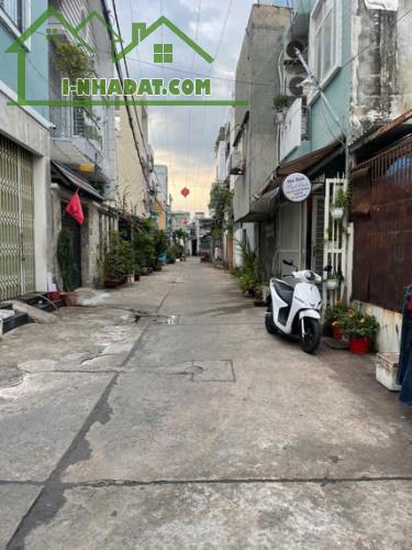 Bán nhà 2 mặt tiền, hẻm 8m, gần Nguyễn Văn Quá, 4x13, giá 4.x tỷ