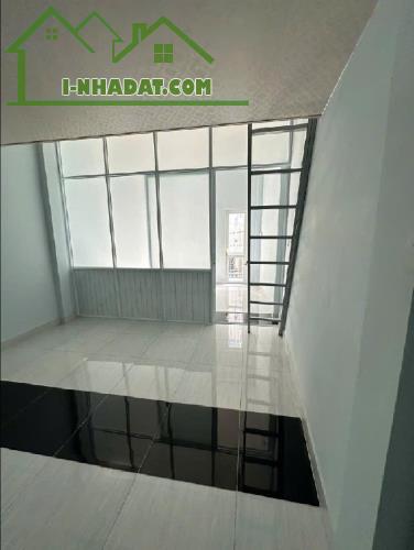 Lạc Long Quân, 32m2, 3 tầng mới đẹp, 30m ra mặt tiền, Chỉ 3,8 tỷ - 1