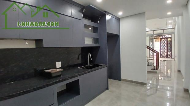 Bán nhà Thạch Bàn, ngõ nông, gần phố, ô tô cách vài bước chân. 45m2 x 5 tầng, giá 7,5 tỷ