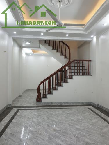 BÁN NHÀ  2.45 TỶ 3 TẦNG 66M2 NGÕ 2 Ô TÔ TRÁNH NHAU TÔ HIẾN THÀNH