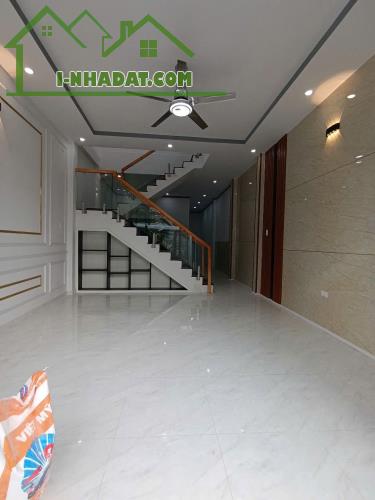 CHÍNH CHỦ VỀ QUÊ BÁN GẤP NHÀ 2 LẦU GIÁP PHƯỜNG TÂN PHONG - 1